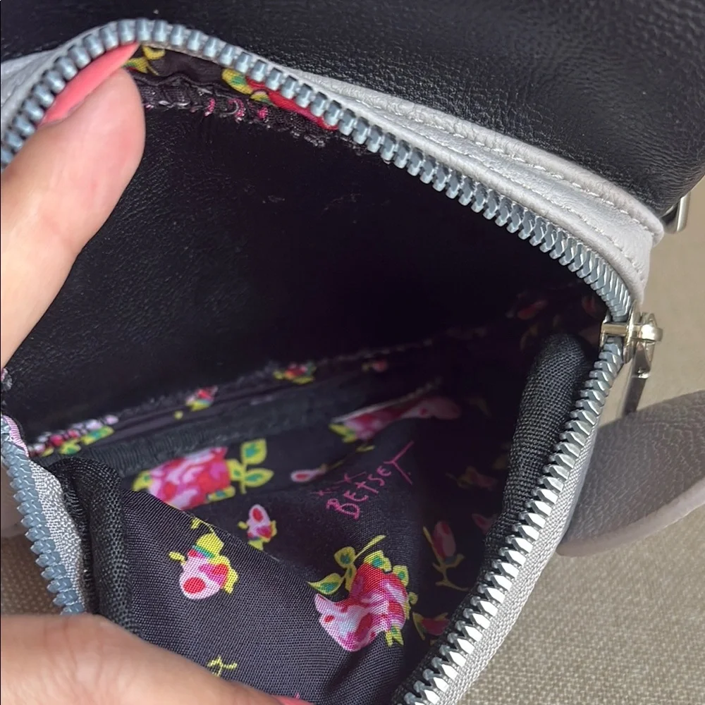 Betsey Johnson French Bulldog Frenchie Boston Terrier Dog Face Mini Backpack - Picture 8 of 10